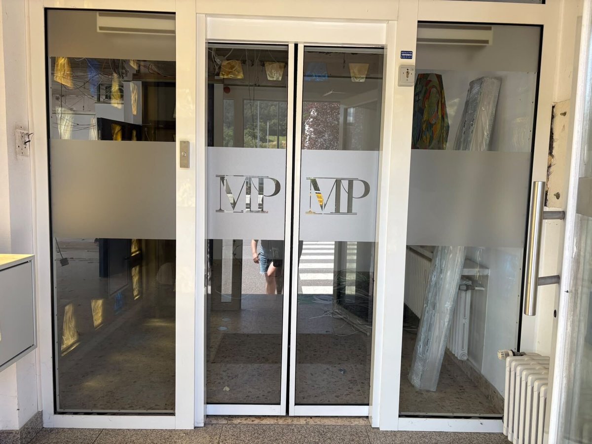 Lettrage vitrine et façade